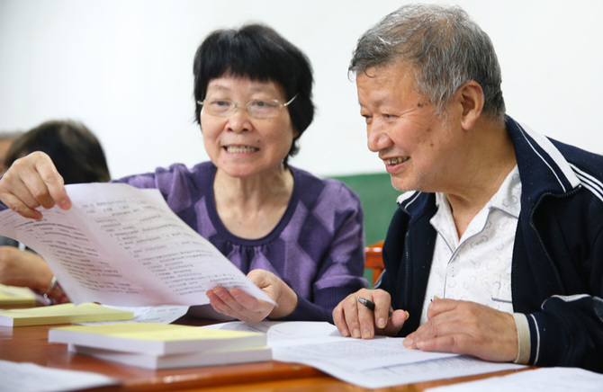5月20日，南华大学离退休服务中心党委退休14支部在学校西校区老年活动室进行学《准则》、《条例》知识竞赛。 (1)